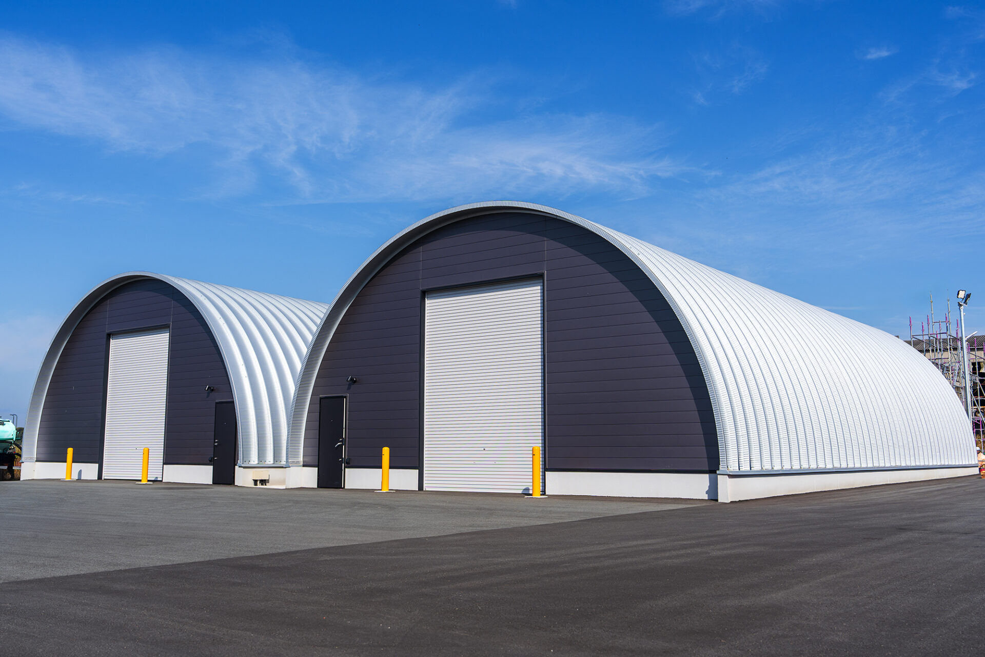 倉庫2棟 スチールアーチ 間口10.0m 奥行20.0m 最高高さ5.6m イメージ3