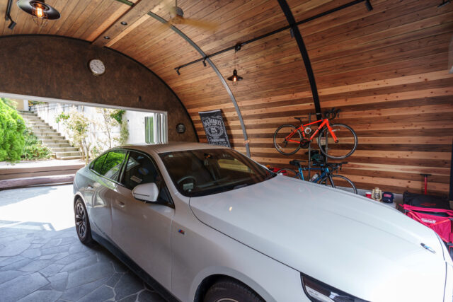 大阪の倉庫兼ガレージ建設 鉄と木が調和するスチールアーチ イメージ3