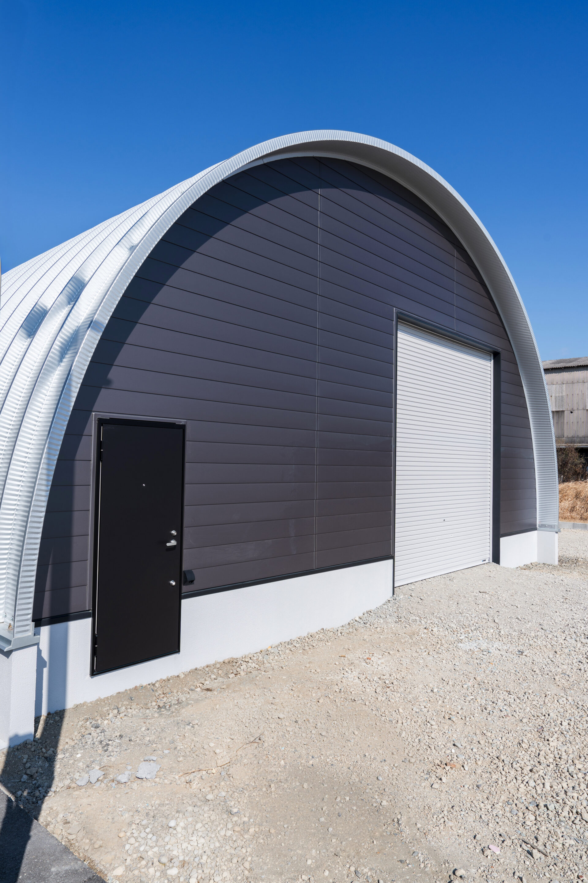 スチールアーチ倉庫の増築事例｜短工期・低コストで実現した間口10m×奥行20mの大空間 イメージ9