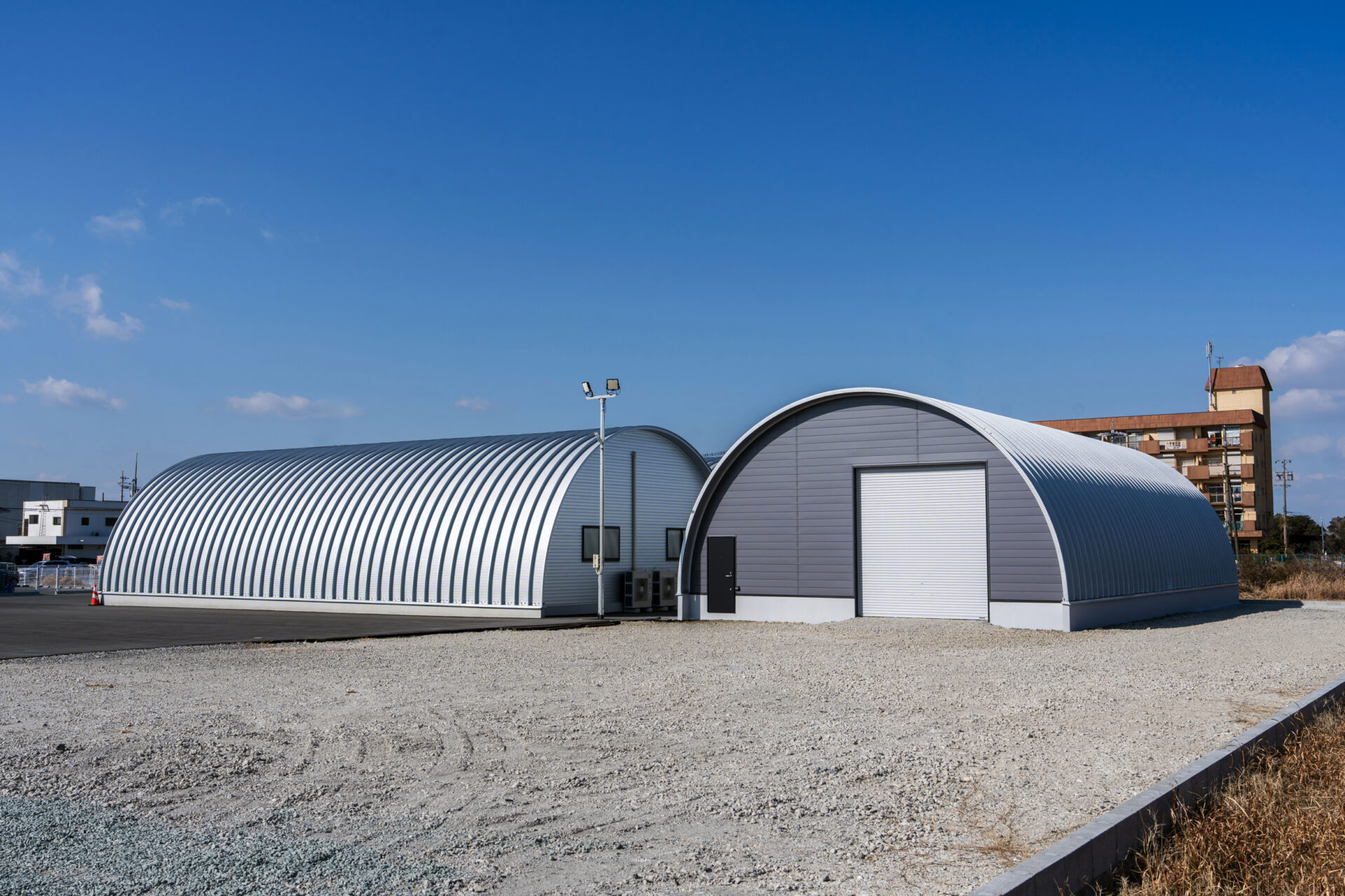 スチールアーチ倉庫の増築事例｜短工期・低コストで実現した間口10m×奥行20mの大空間 イメージ