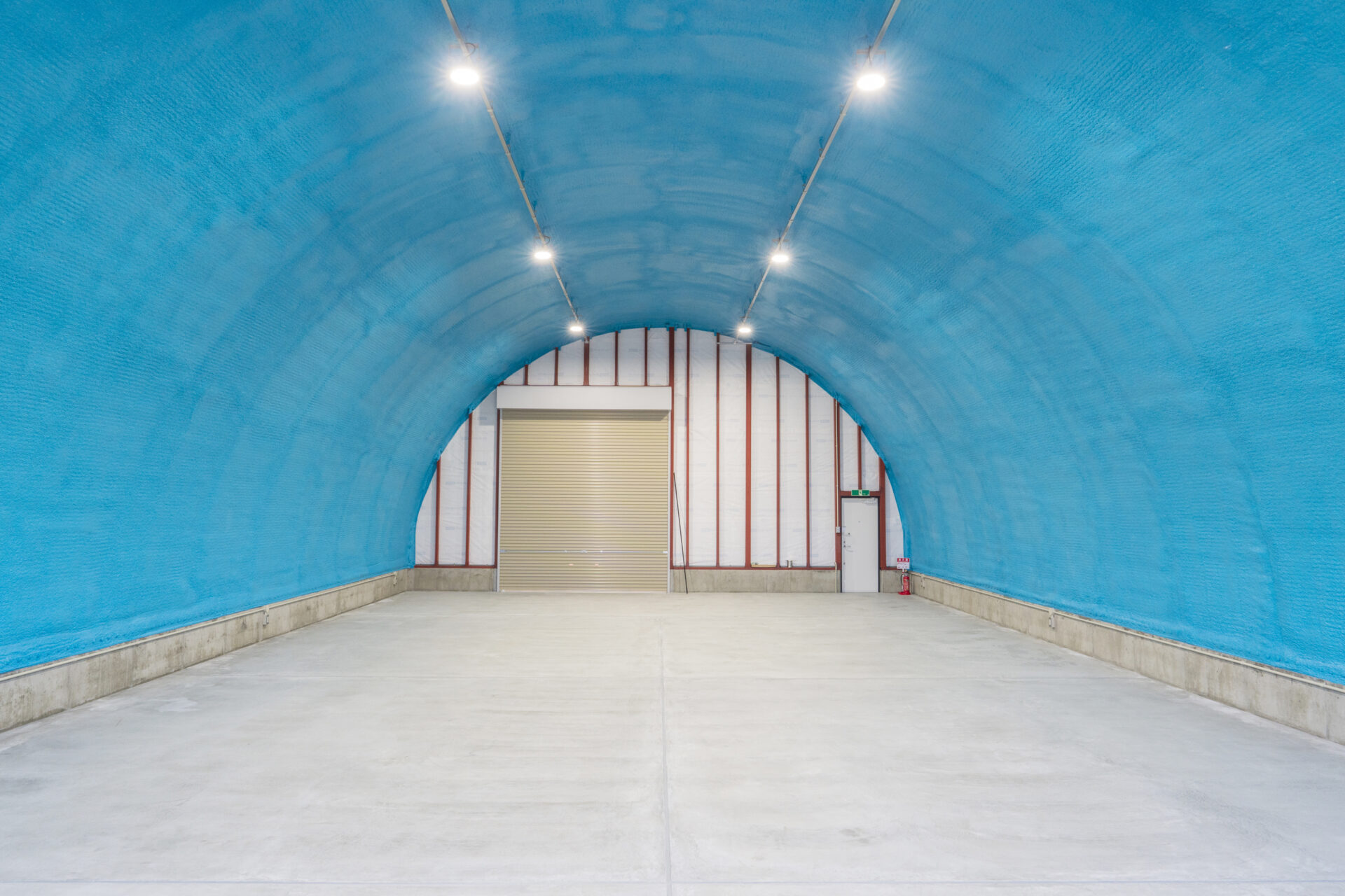 倉庫増築にスチールアーチを採用｜柱なし大空間と高コストパフォーマンスを両立 イメージ