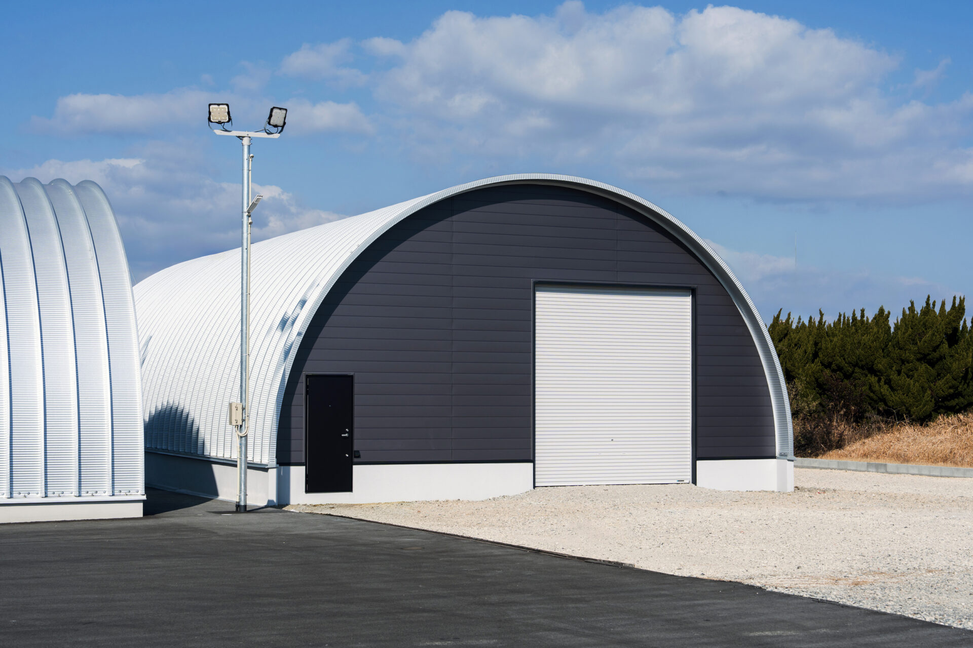 スチールアーチ倉庫の増築事例｜短工期・低コストで実現した間口10m×奥行20mの大空間 イメージ13