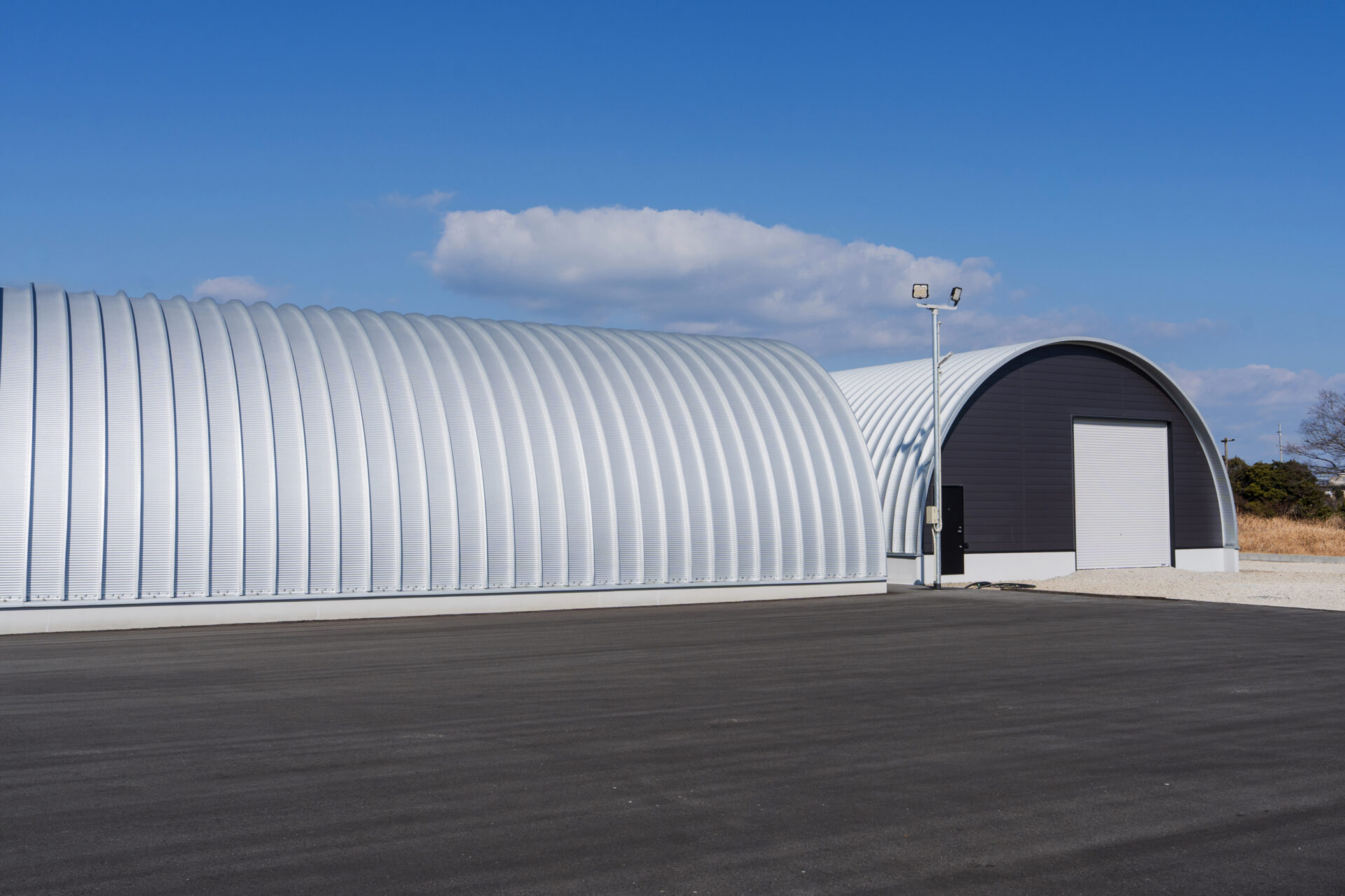 スチールアーチ倉庫の増築事例｜短工期・低コストで実現した間口10m×奥行20mの大空間 イメージ18