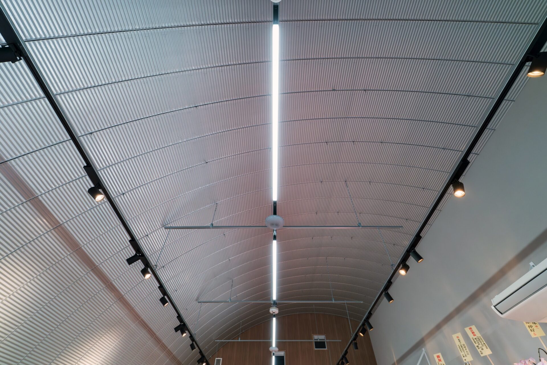 スチールアーチ店舗事例｜大阪府羽曳野市 道の駅店舗で実現した柱なし10m空間 イメージ20