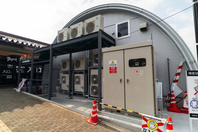 スチールアーチ店舗施工事例｜道の駅の精肉店で採用された無柱大空間と高断熱店舗建築 イメージ10