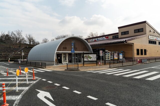 スチールアーチ店舗施工事例｜道の駅の精肉店で採用された無柱大空間と高断熱店舗建築 イメージ17