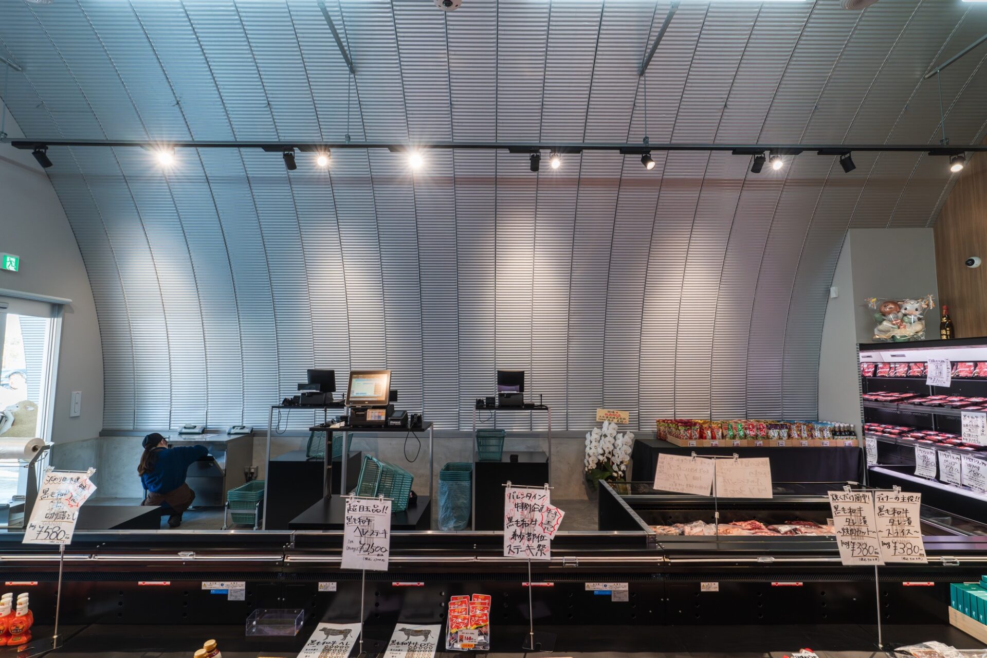 スチールアーチ店舗事例｜大阪府羽曳野市 道の駅店舗で実現した柱なし10m空間 イメージ13