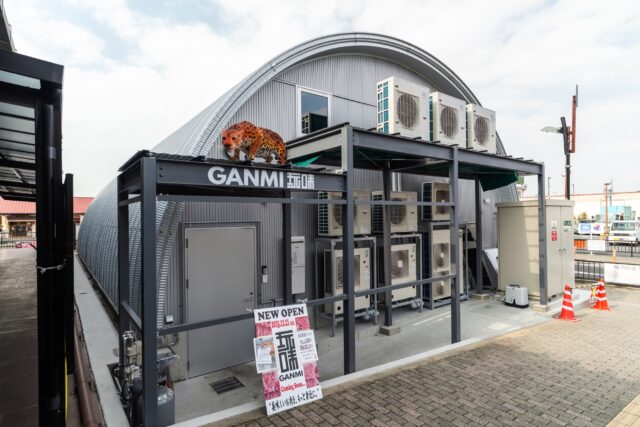 スチールアーチ店舗施工事例｜道の駅の精肉店で採用された無柱大空間と高断熱店舗建築 イメージ11