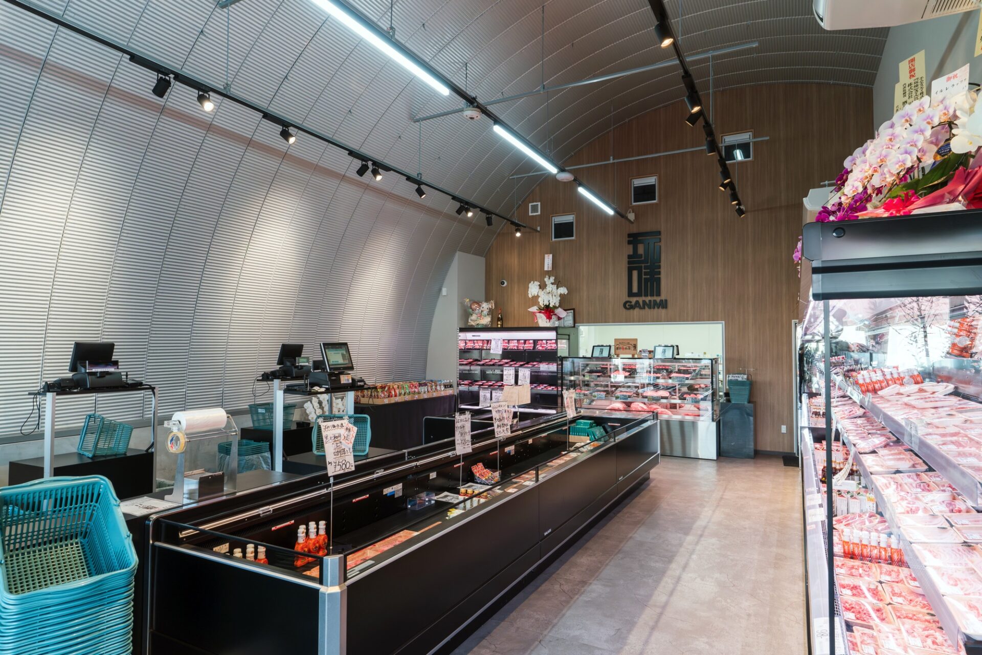 スチールアーチ店舗事例｜大阪府羽曳野市 道の駅店舗で実現した柱なし10m空間 イメージ4
