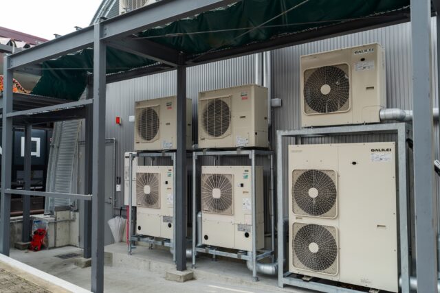 スチールアーチ店舗施工事例｜道の駅の精肉店で採用された無柱大空間と高断熱店舗建築 イメージ14