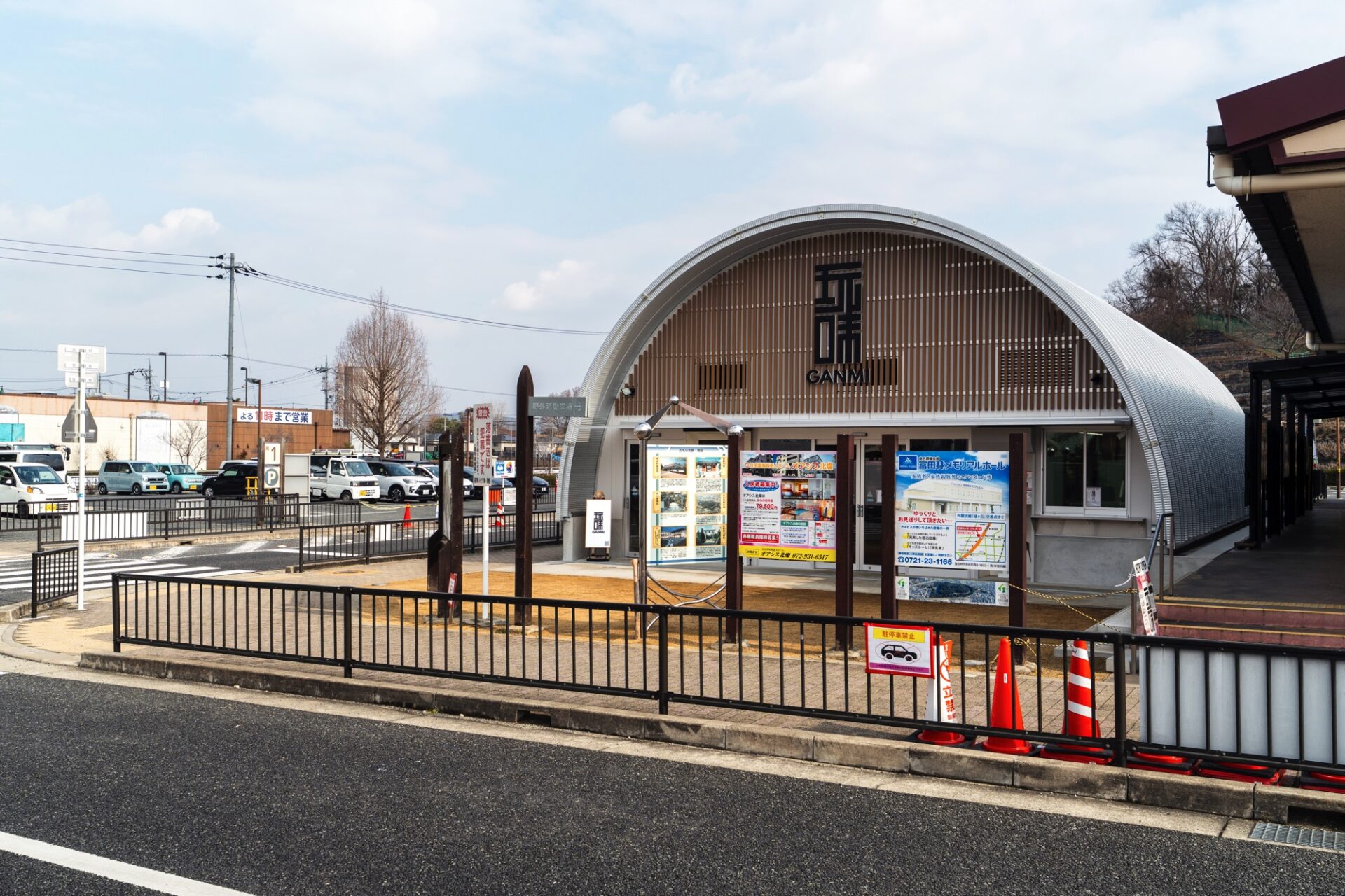 スチールアーチ店舗施工事例｜道の駅の精肉店で採用された無柱大空間と高断熱店舗建築 イメージ20