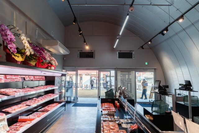 スチールアーチ店舗事例｜大阪府羽曳野市 道の駅店舗で実現した柱なし10m空間 イメージ9