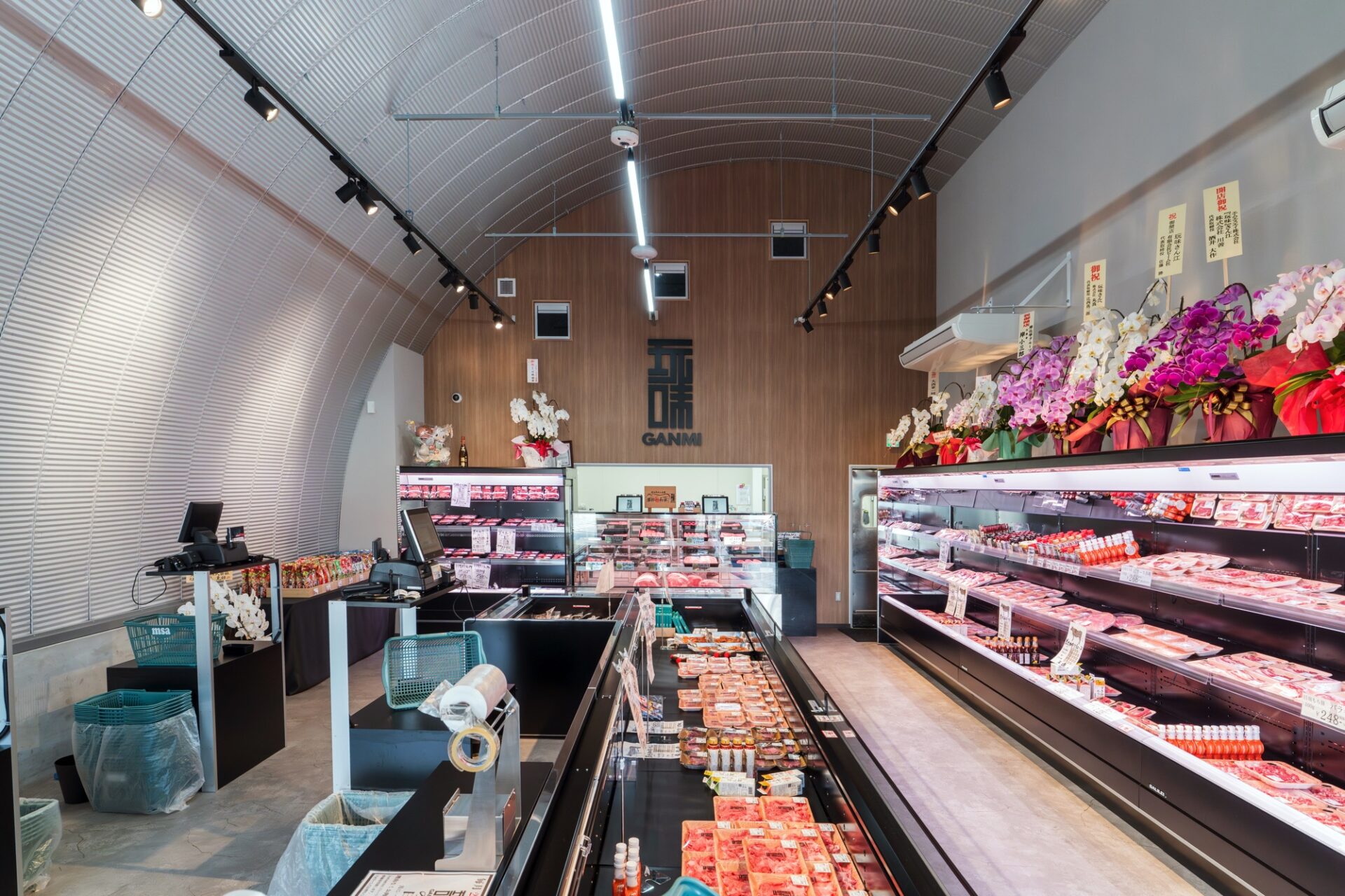 スチールアーチ店舗事例｜大阪府羽曳野市 道の駅店舗で実現した柱なし10m空間 イメージ2