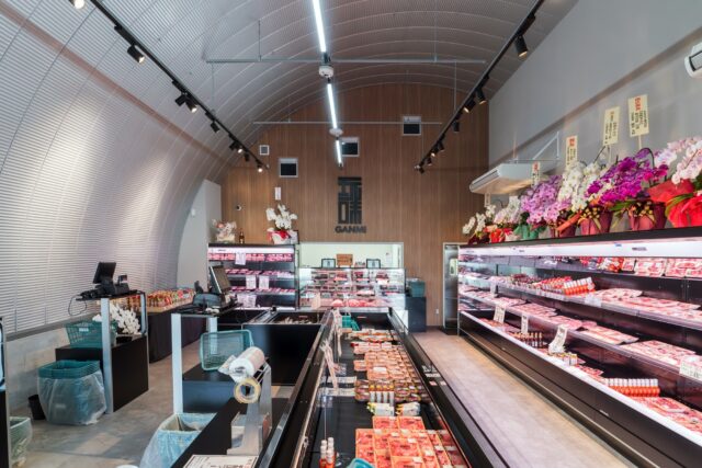 スチールアーチ店舗事例｜大阪府羽曳野市 道の駅店舗で実現した柱なし10m空間 イメージ2