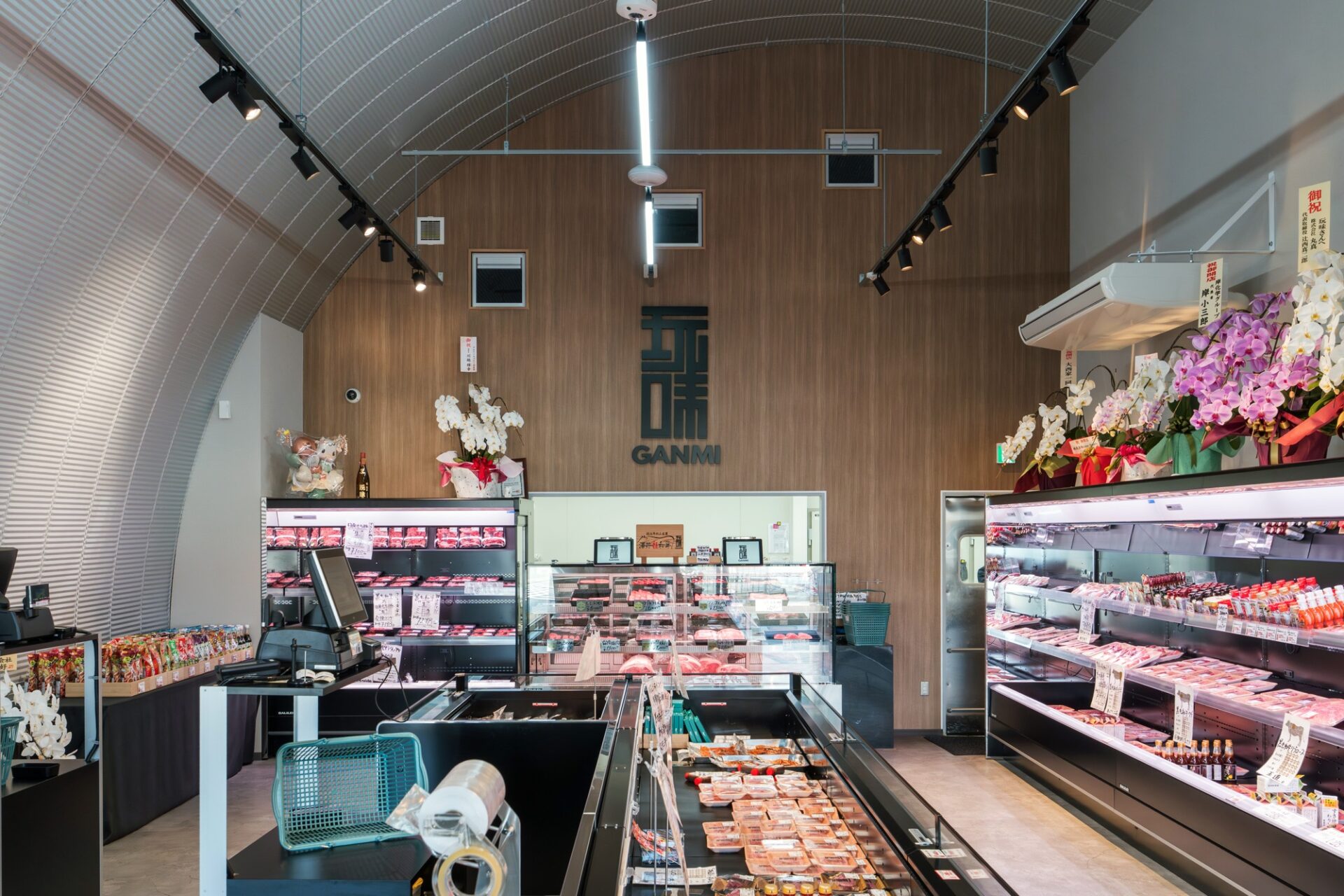スチールアーチ店舗事例｜大阪府羽曳野市 道の駅店舗で実現した柱なし10m空間 イメージ3