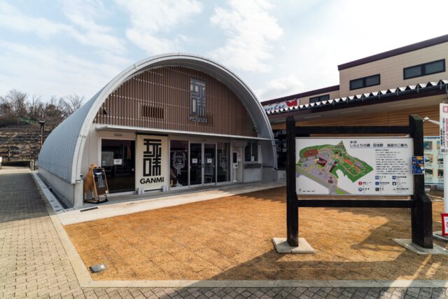 スチールアーチ店舗施工事例｜道の駅の精肉店で採用された無柱大空間と高断熱店舗建築 イメージ4